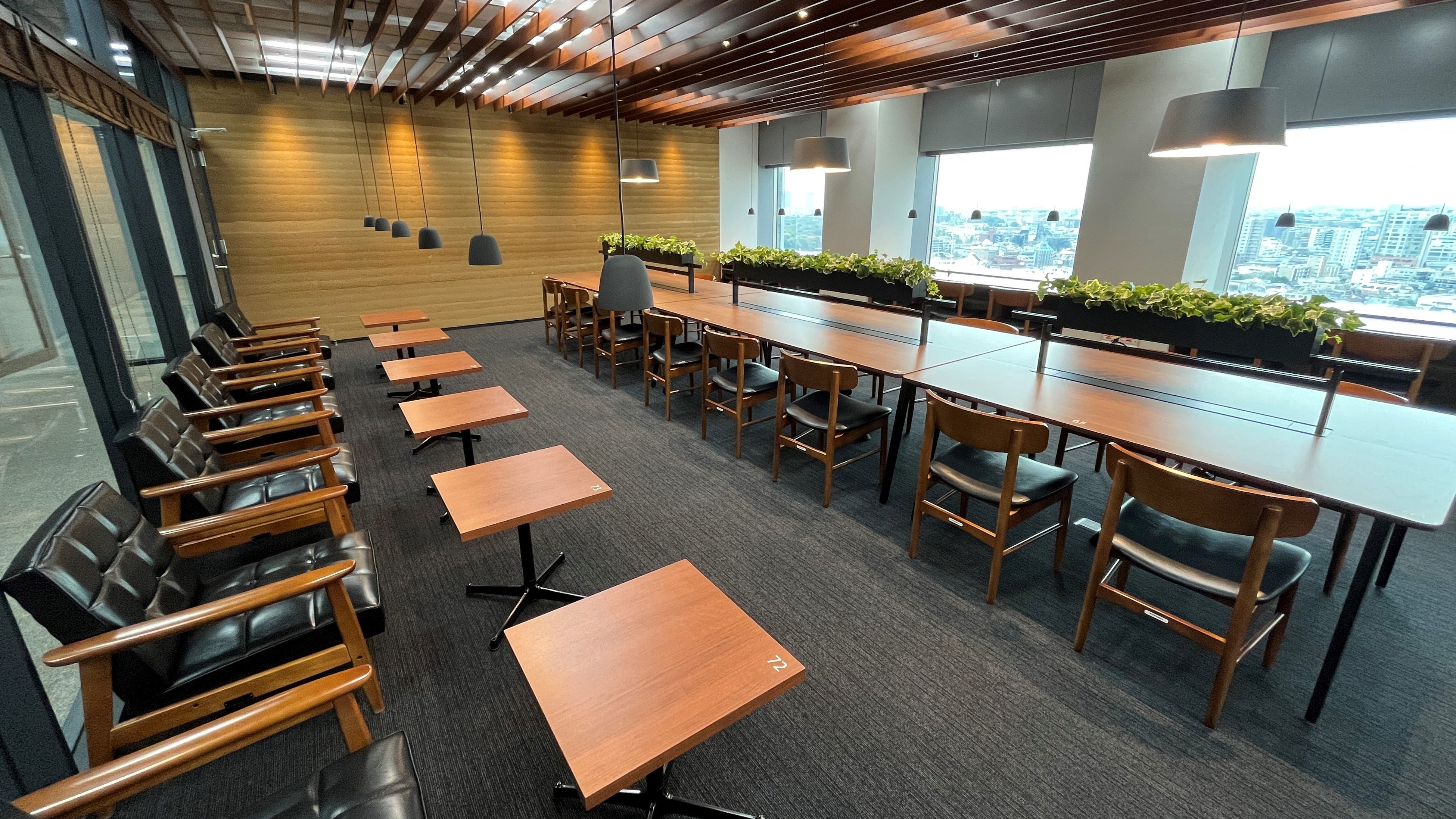 外光を取り入れたリッチな自習室