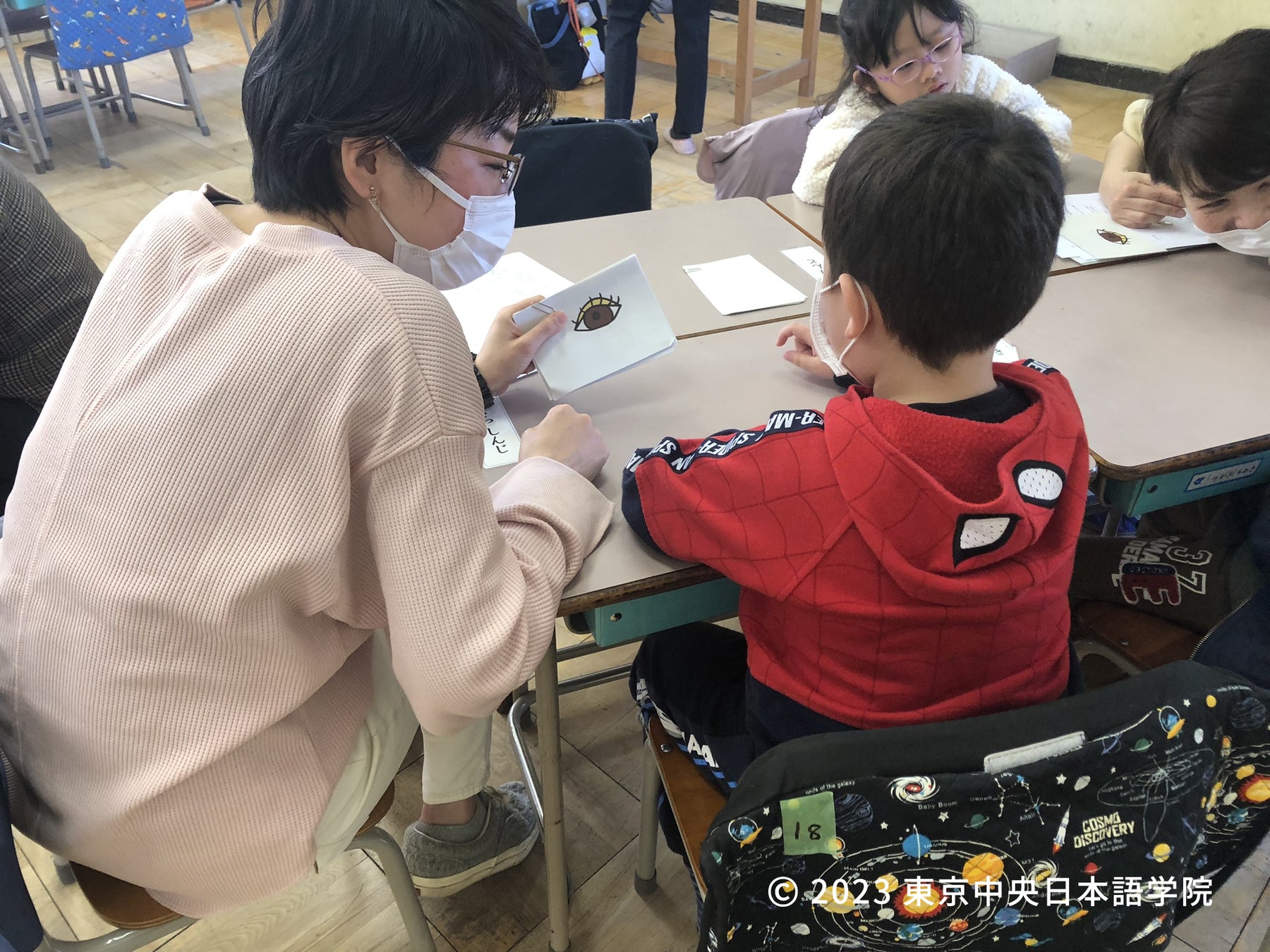 最初は緊張気味の子どもたちも回を重ねるごとに笑顔が増えます。 子どもたちとの信頼関係が大切です。