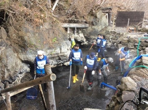 天然露天風呂大清掃