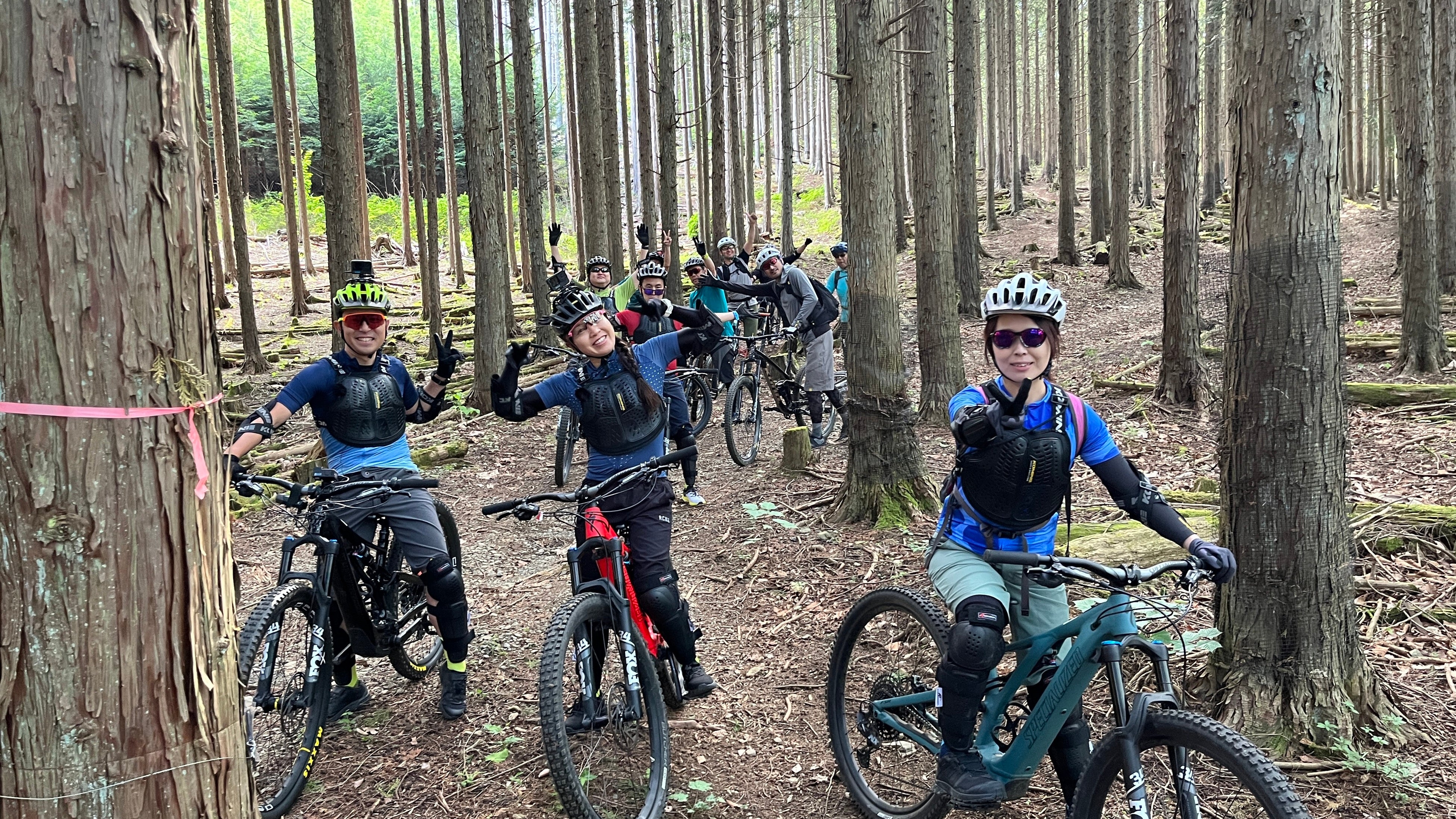みんな一緒に本格的な山道をMTBで楽しむ