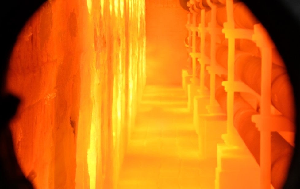 アンモニア燃焼時のナフサ分解炉内の様子