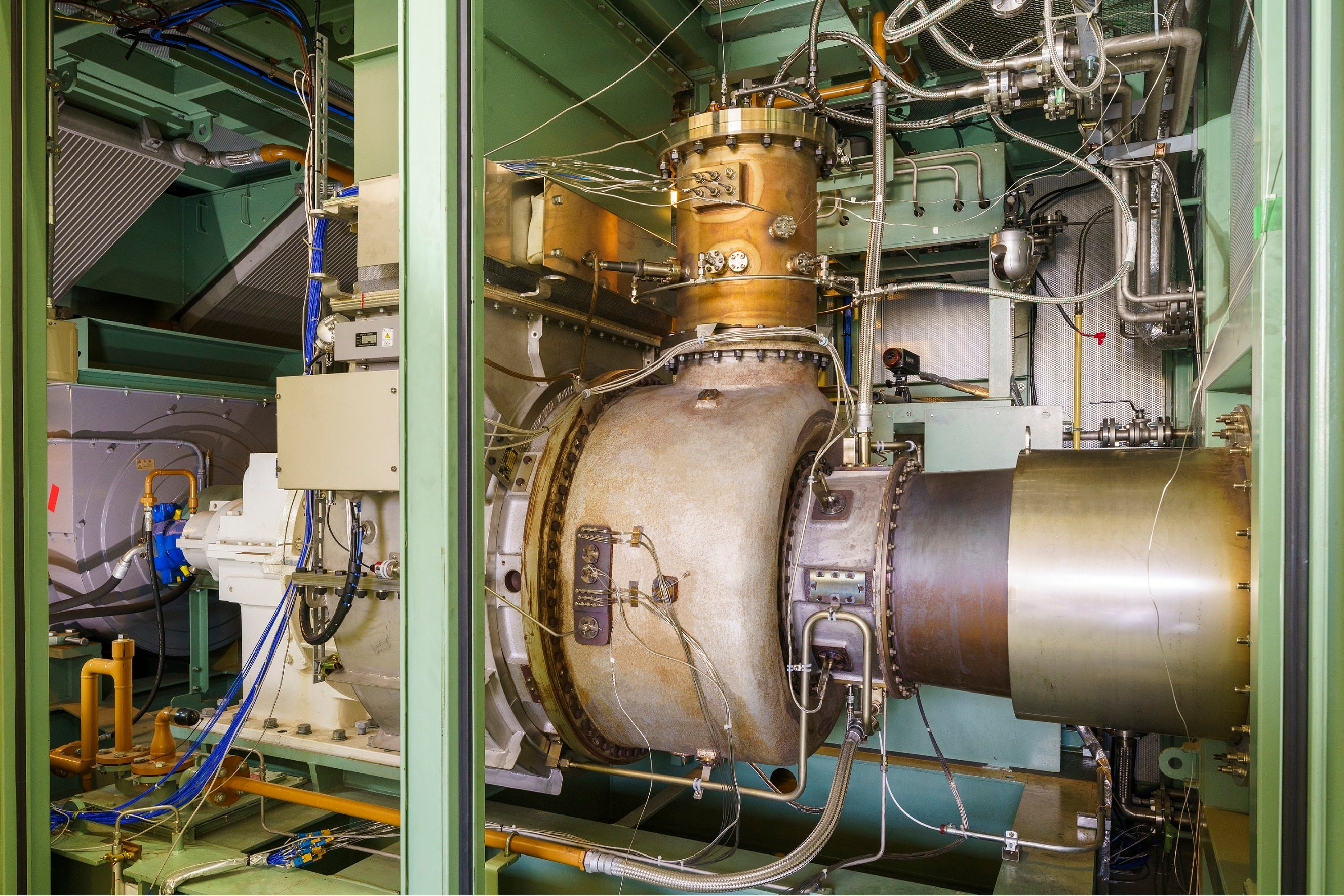 本研究開発に用いたIHI製2,00kW級ガスタービン「IM270」