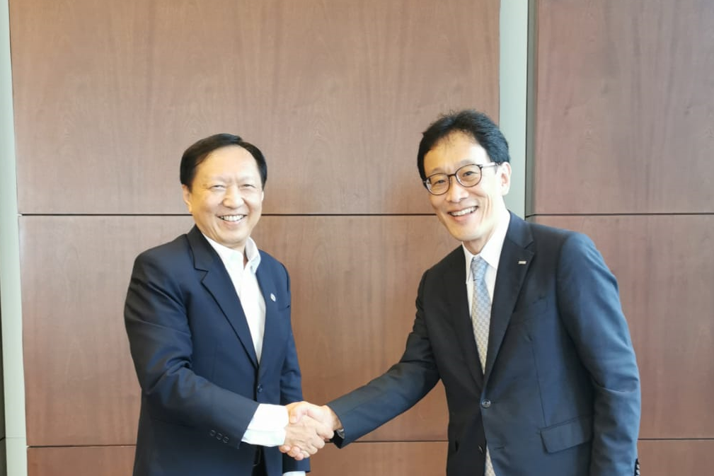 共同研究契約締結をうけて両者で会見