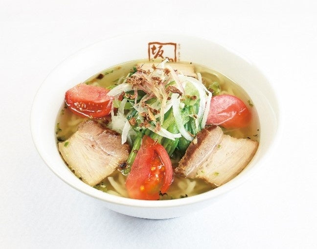 『青唐うま塩ラーメン・夏』(970円税込) 夏野菜たっぷりで女性に人気のヘルシーメニュー