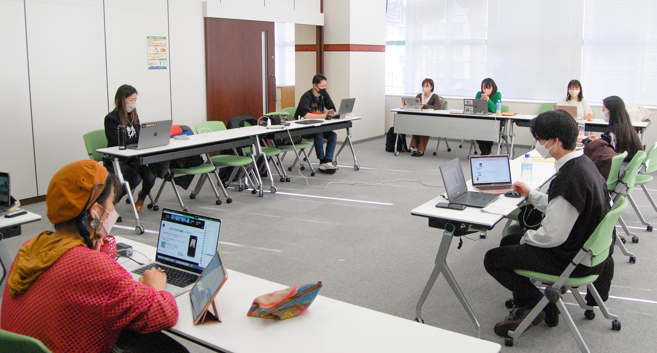 ▲専修大学サテライトキャンパスからライブ配信した際の様子