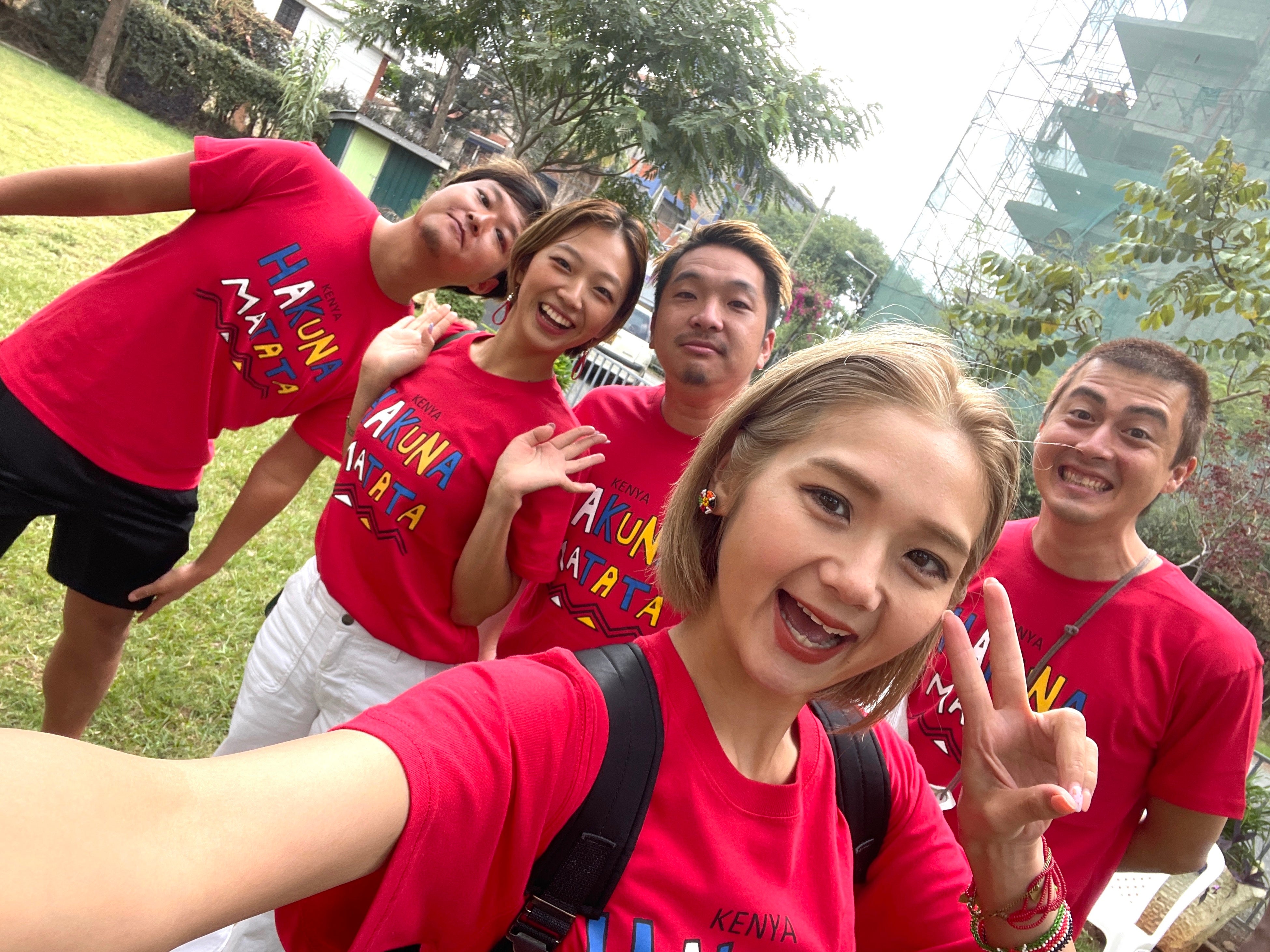 一緒に暮らしている河野ファミリーと!