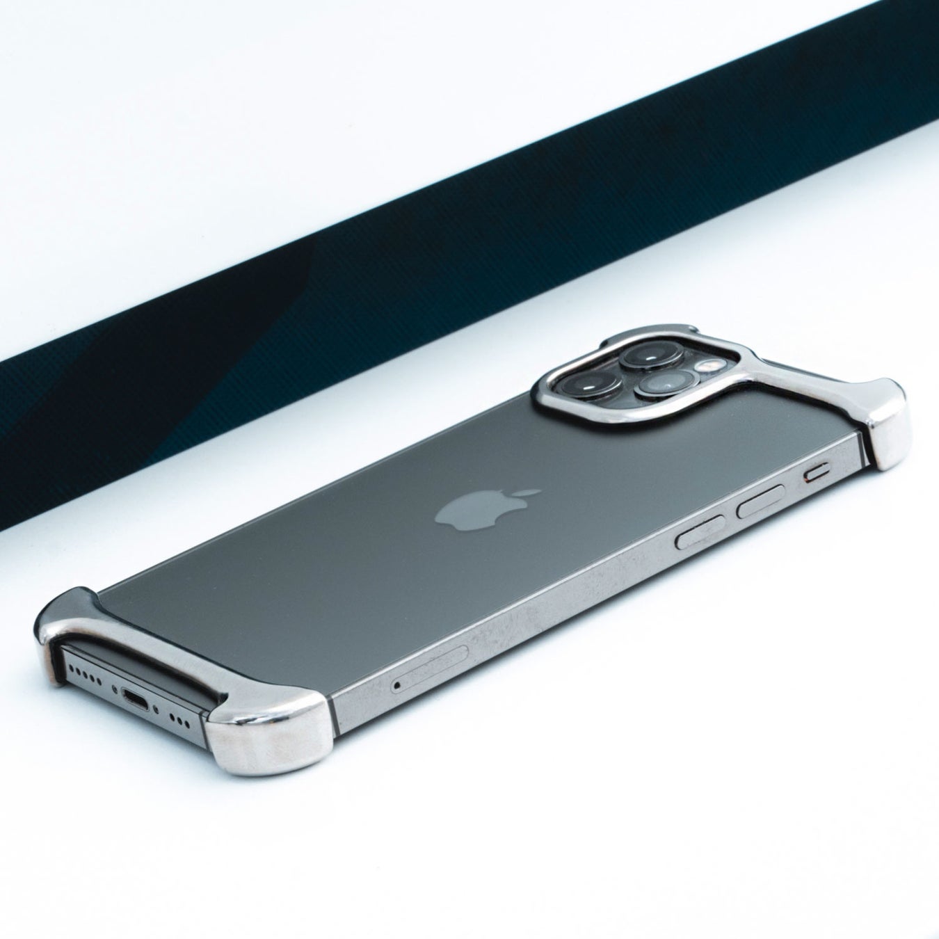 オランダ発 究極ミニマルデザインのiphoneプロテクター Arc Pulse 発売 ロア インターナショナルのプレスリリース オランダ発 究極ミニマルデザインのiphoneプロテクター Arc Pulse 発売 ロア インターナショナルのプレスリリース