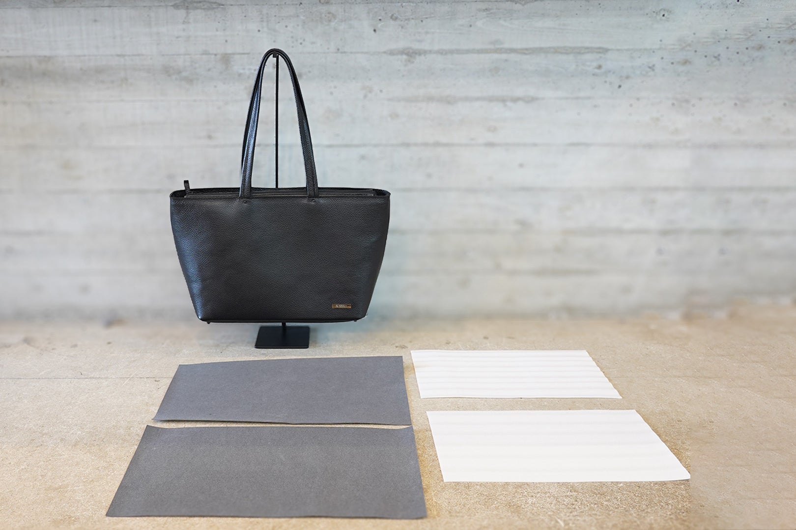 香川県高松市「カワニシカバン」、型崩れしない！本革ビジネストート