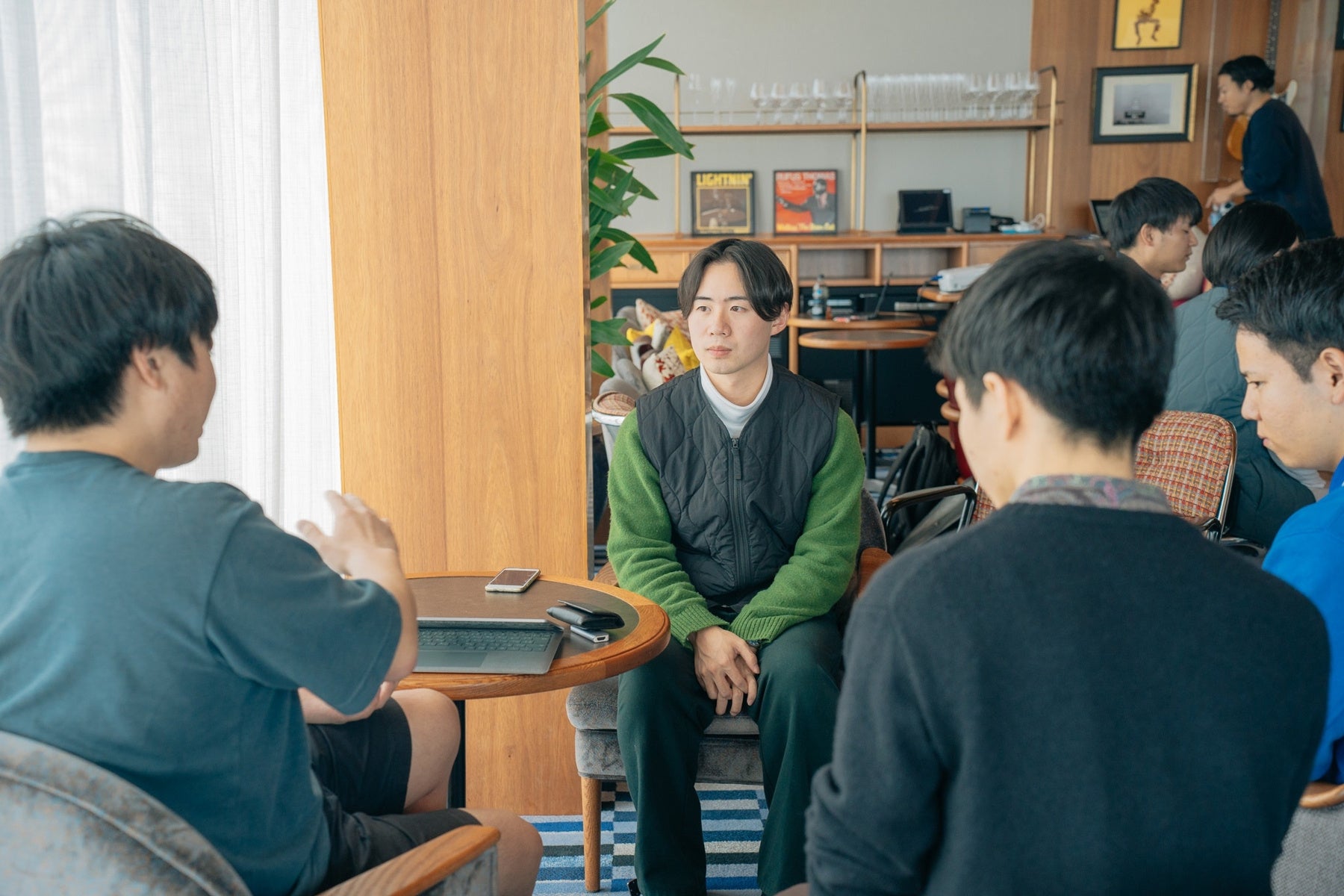 座学に取り組む学生