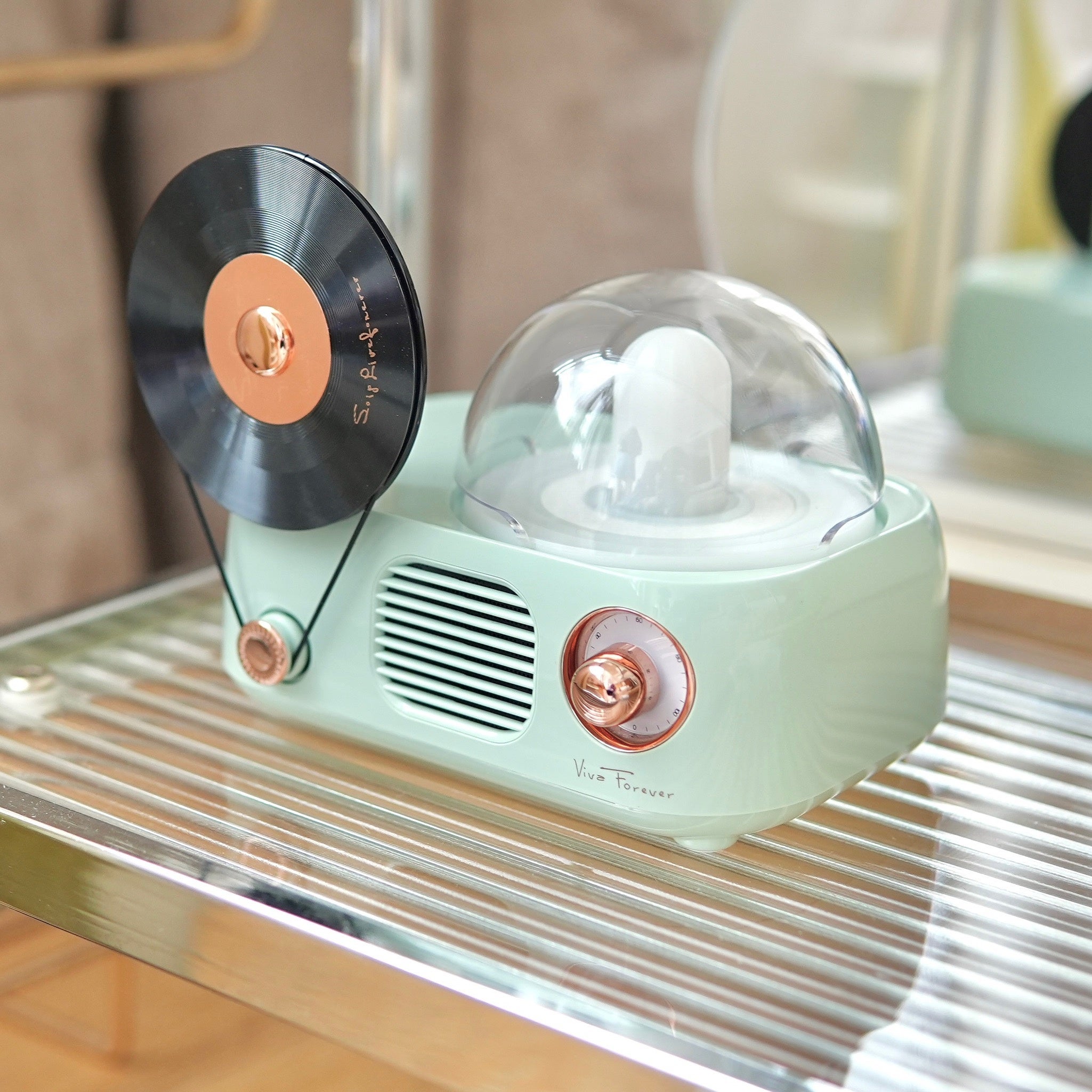 レトロな雰囲気が魅力！ライト付き多機能なBluetoothスピーカー