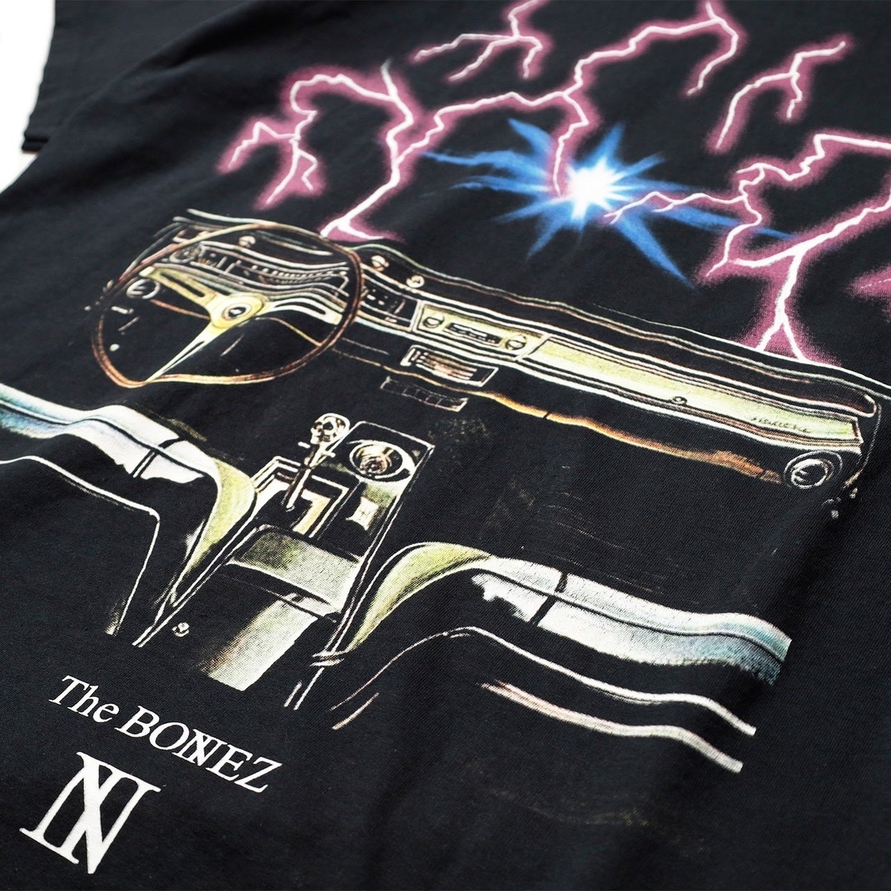デザイナー細川雄太がThe BONEZのオフィシャルTシャツを手掛ける デザイナー細川雄太がThe BONEZのオフィシャルTシャツを手掛ける