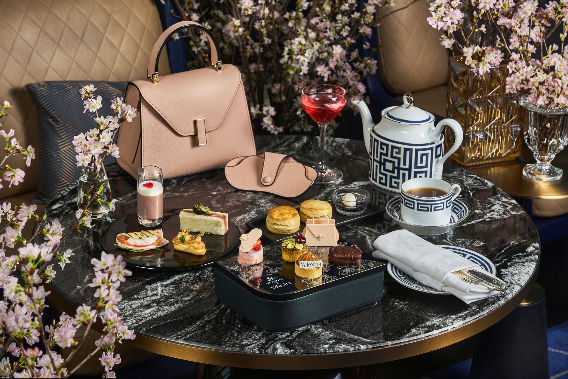 「イジィデ・イン・ブルーム」:ヴァレクストラとセントレジスが贈る、桜香る至高のアフタヌーンティー体験