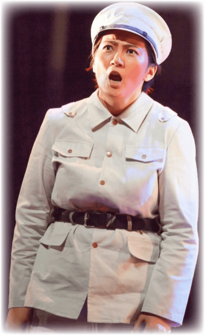 メゾソプラノ 田川理穂 『ある水筒の物語』の一場面 （今回もこの衣装を着て歌唱）