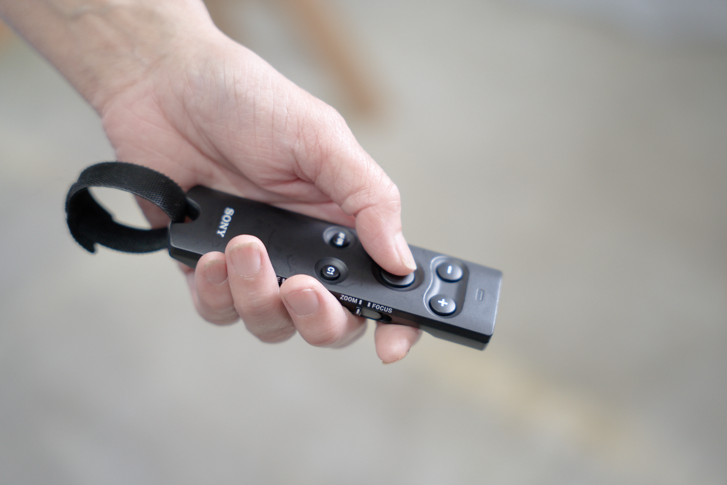 ケーブルの無いワイヤレスシャッターなのでペットも安心