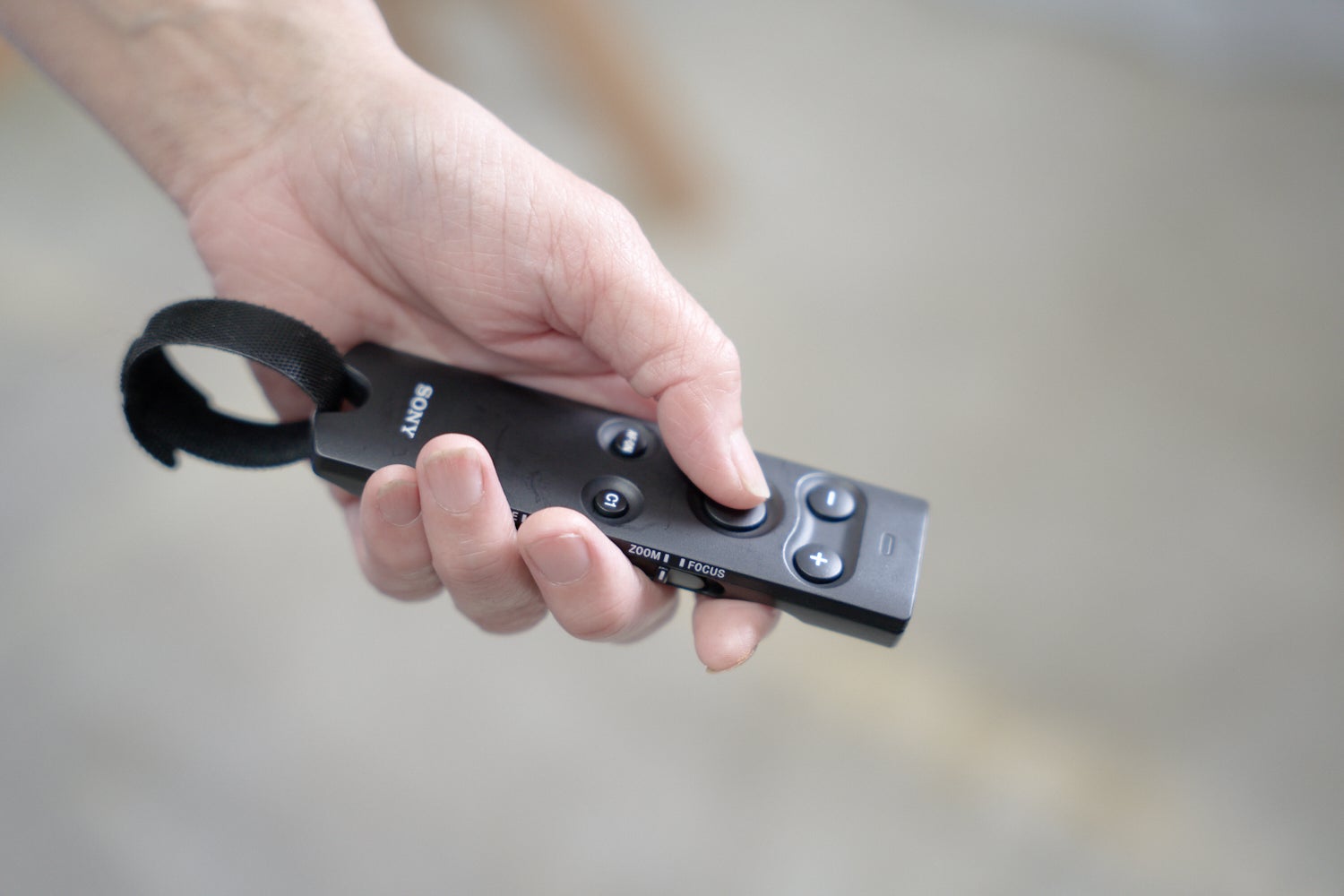 ケーブルの無いワイヤレスシャッターなのでペットも安心