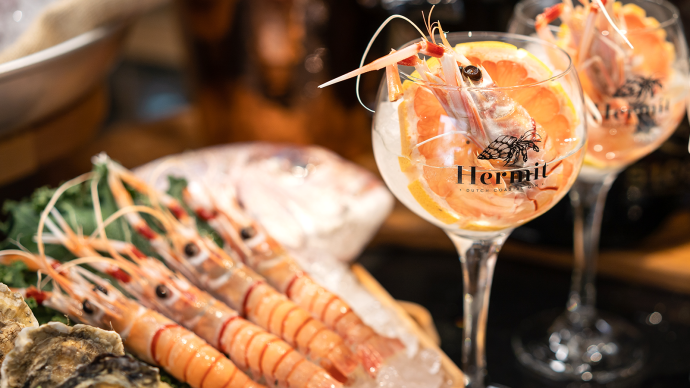 スキャンピ入りのハーミットのジントニック