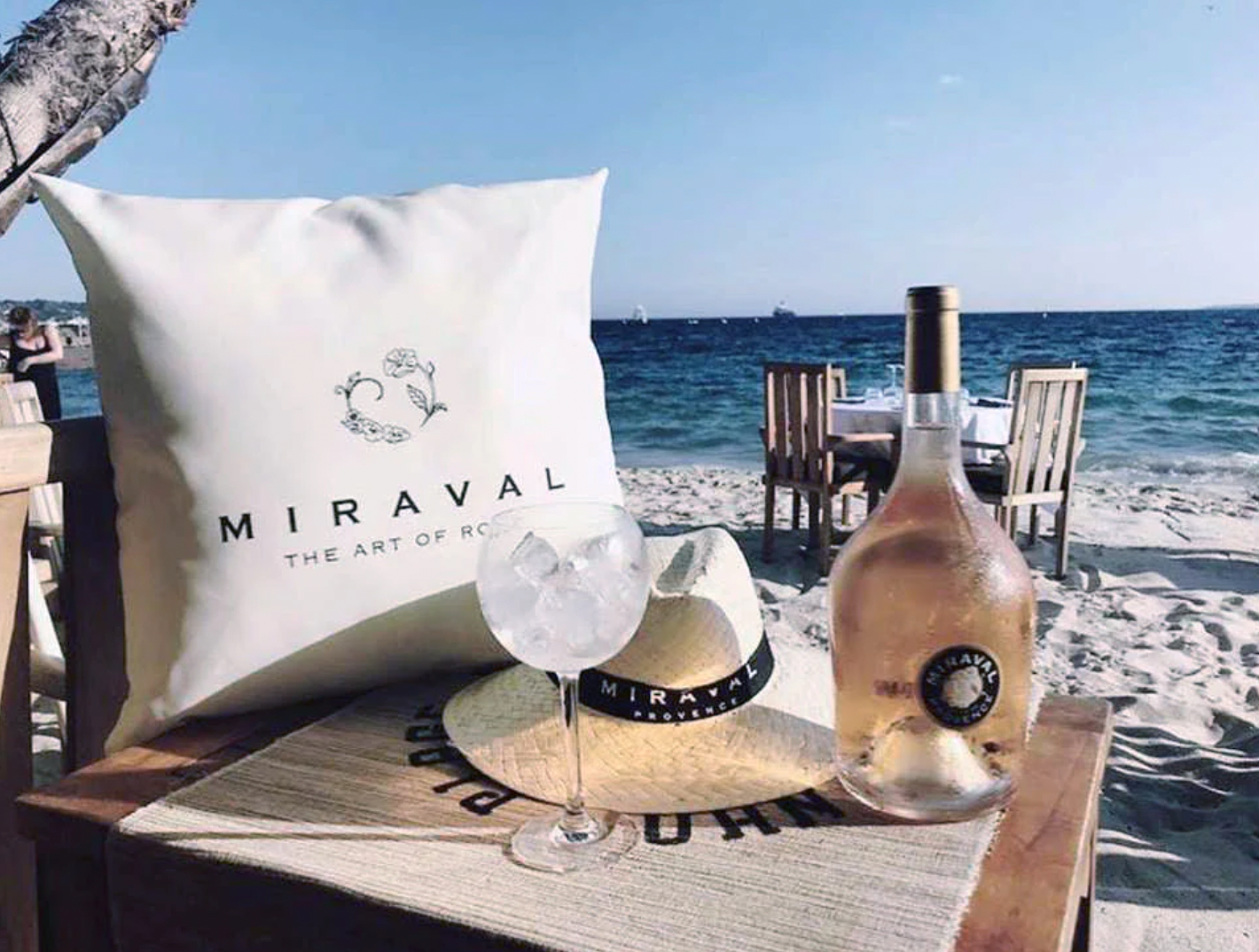 ブラッド・ピット氏共同製作の高級ワイン「ミラヴァル・ロゼ」