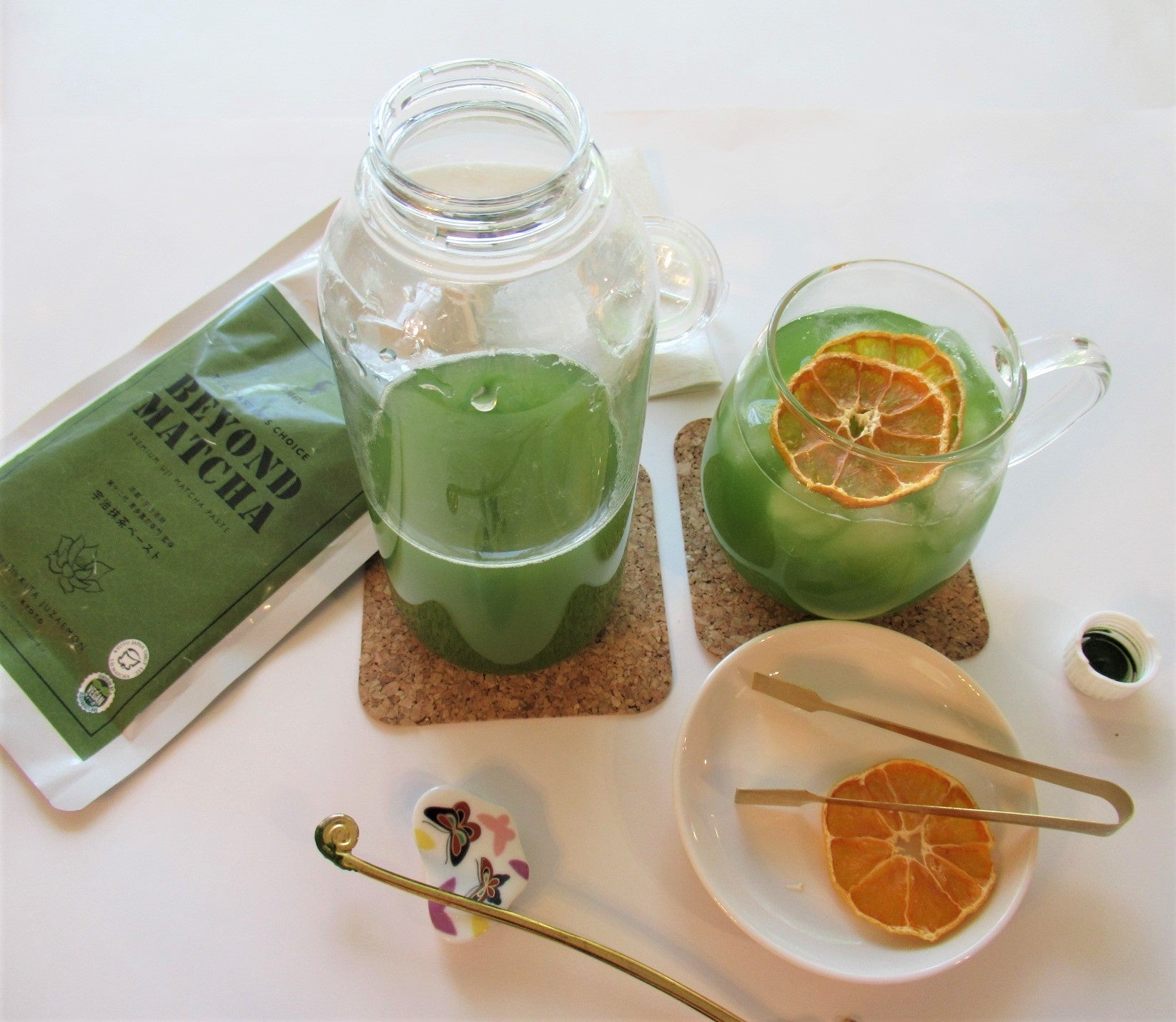 フルーティなドライみかん入りビヨンド抹茶ドリンク