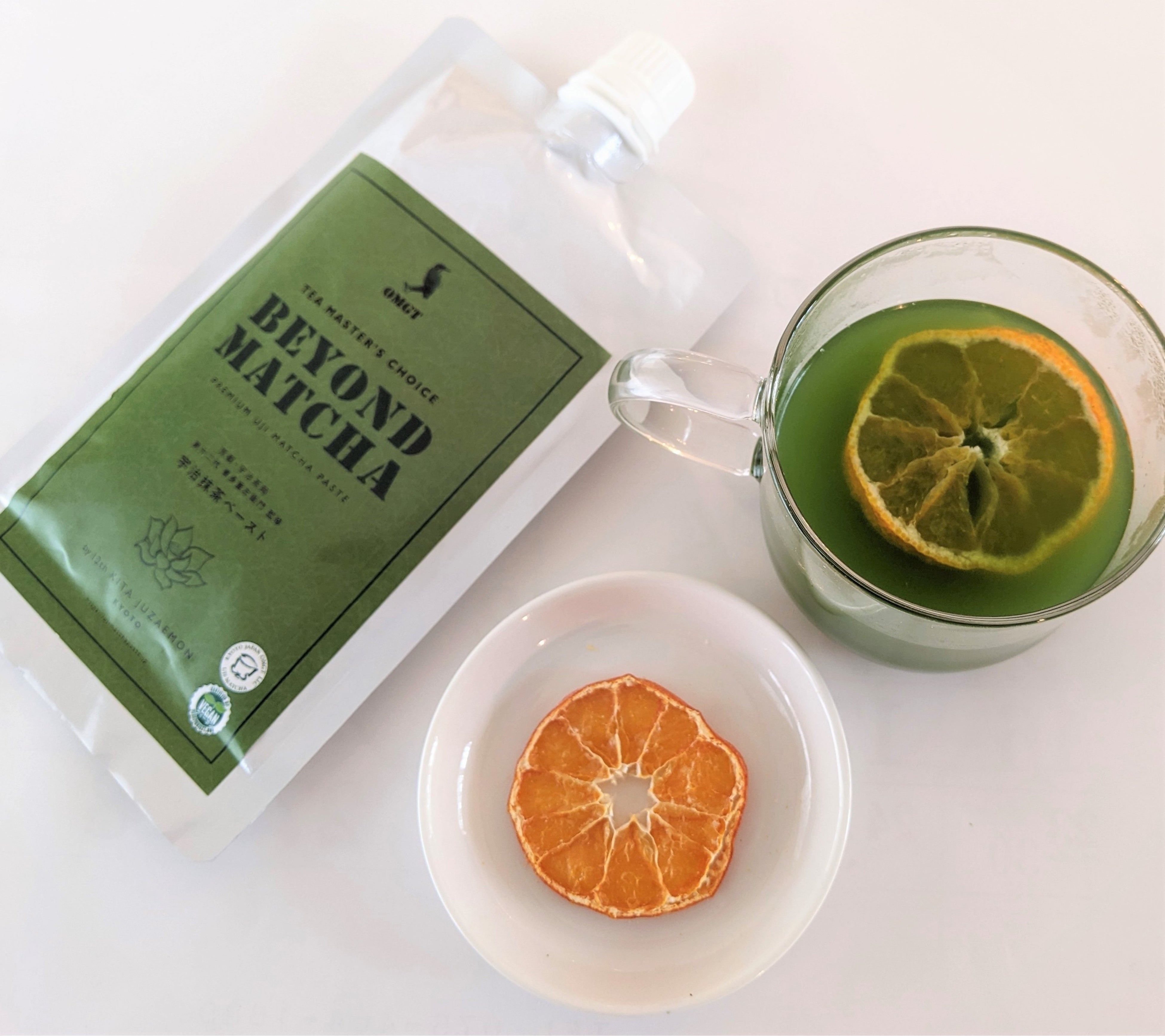 ドライみかんを浮かべたBEYOND MATCHA