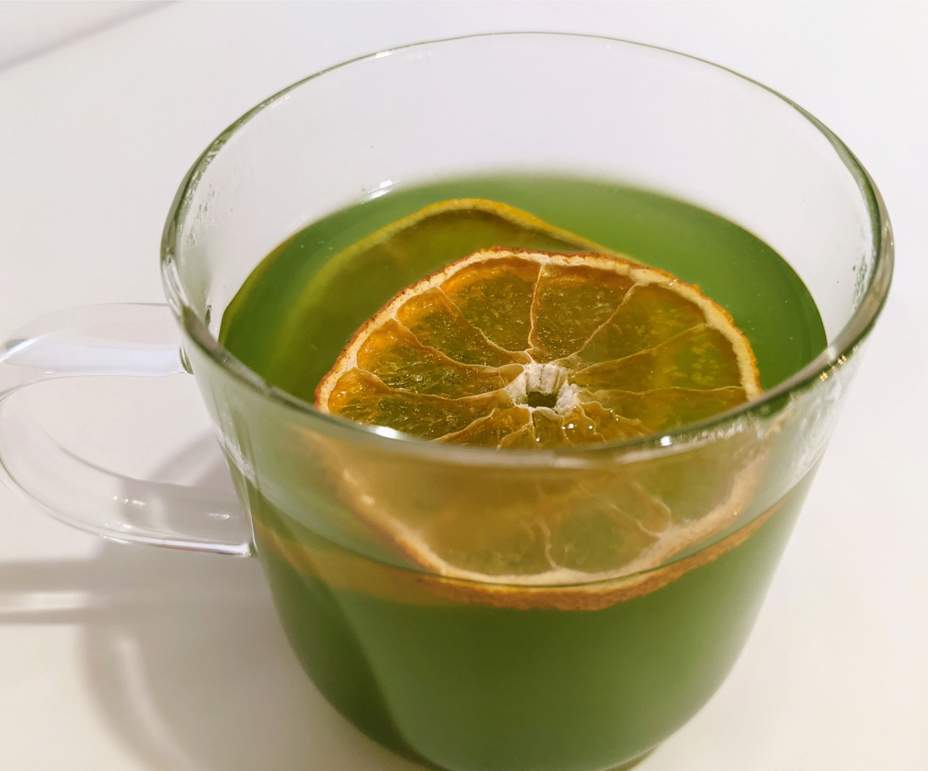 ドライみかんを浮かべたBEYOND MATCHA