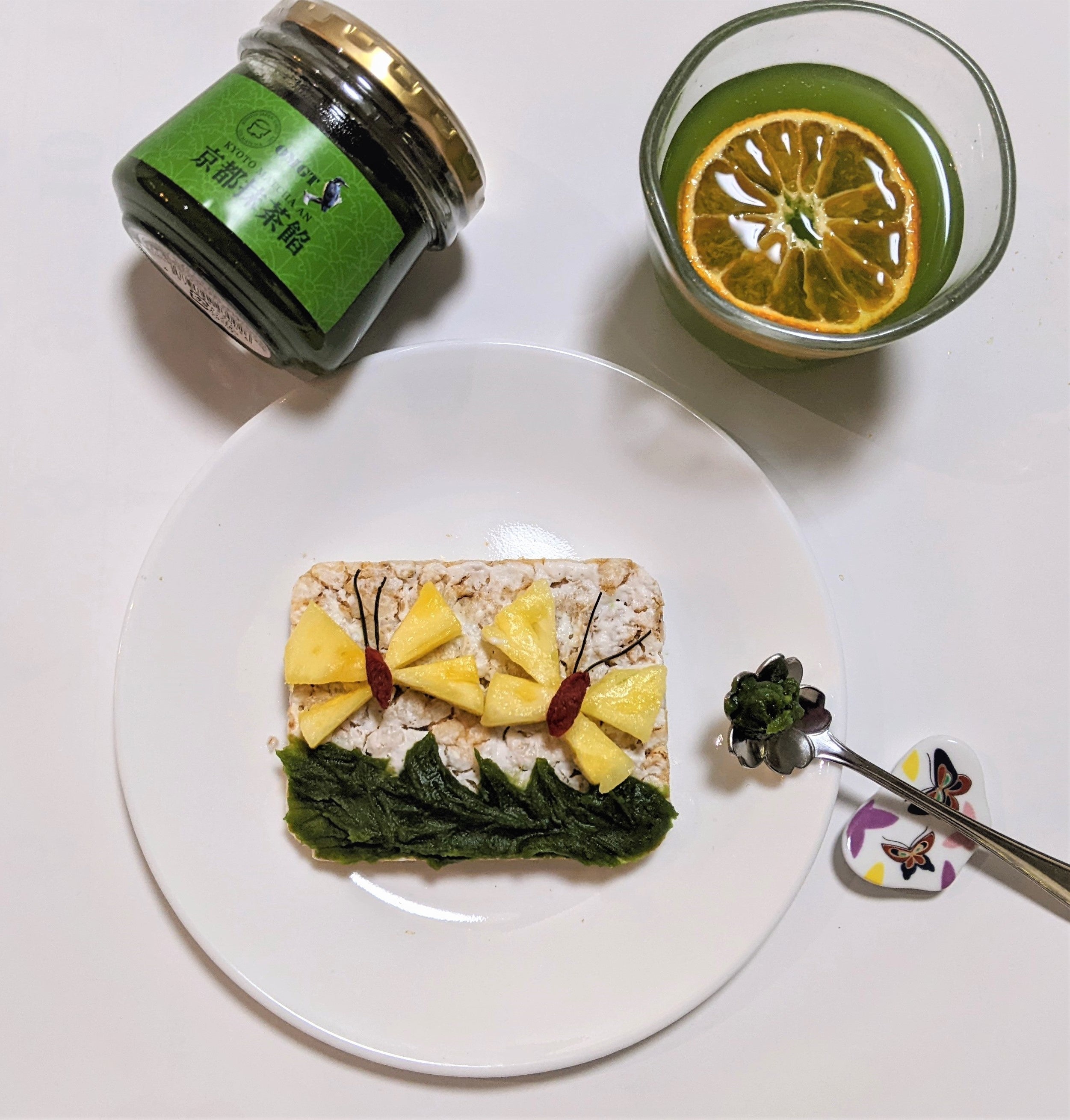 ドライフルーツ入りビヨンド抹茶と共に、食べると玄米ラスクもドライフルーツも潤います。