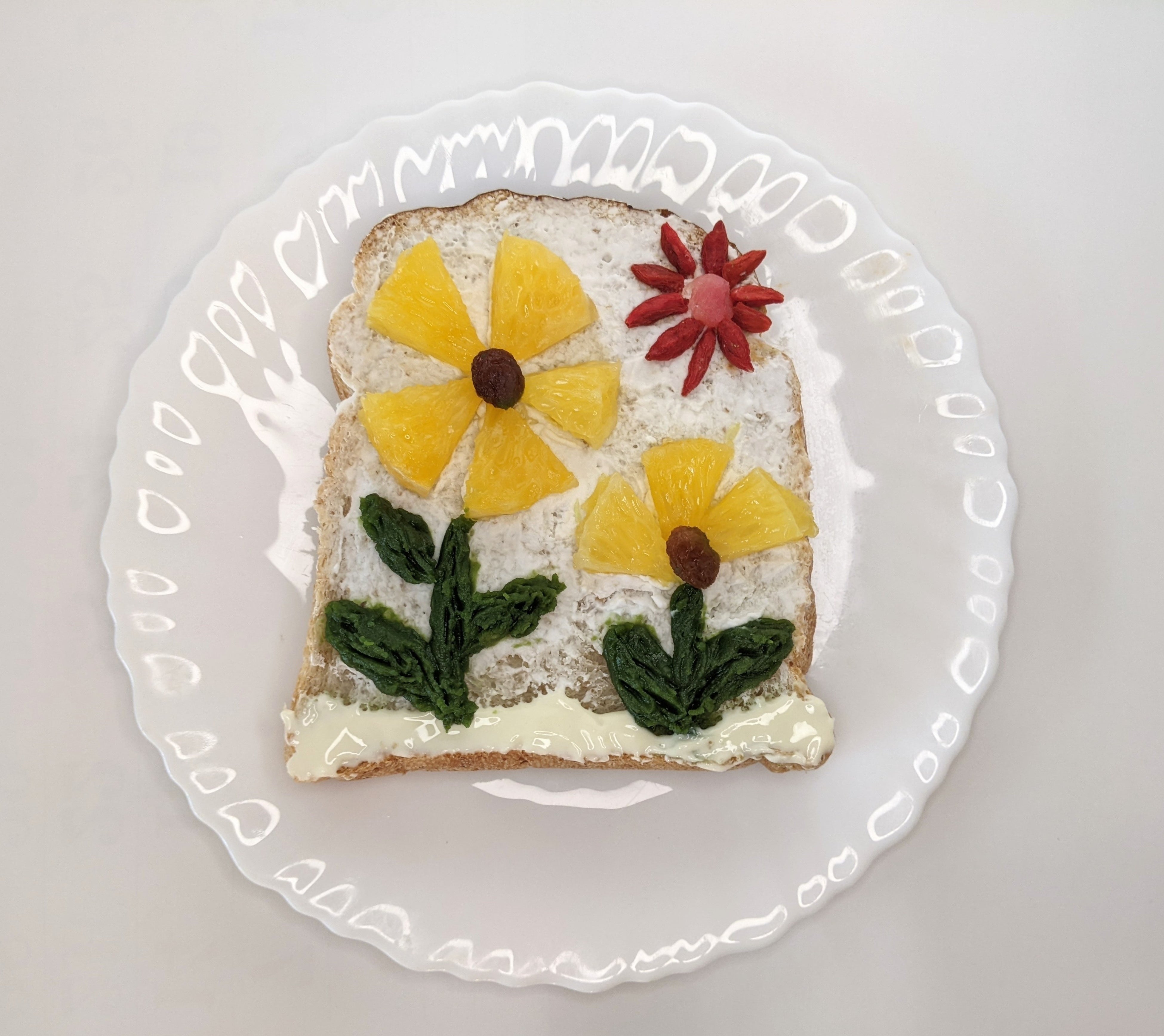 京都抹茶餡を使ってパンにお絵かきをしてみました