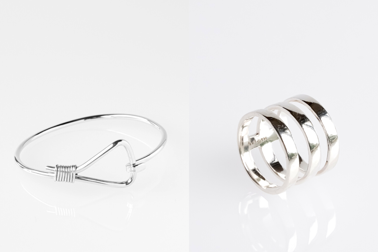 (左)メキシコ シルバーバングル ¥44,000 (右)３連シルバーリング ¥55,000