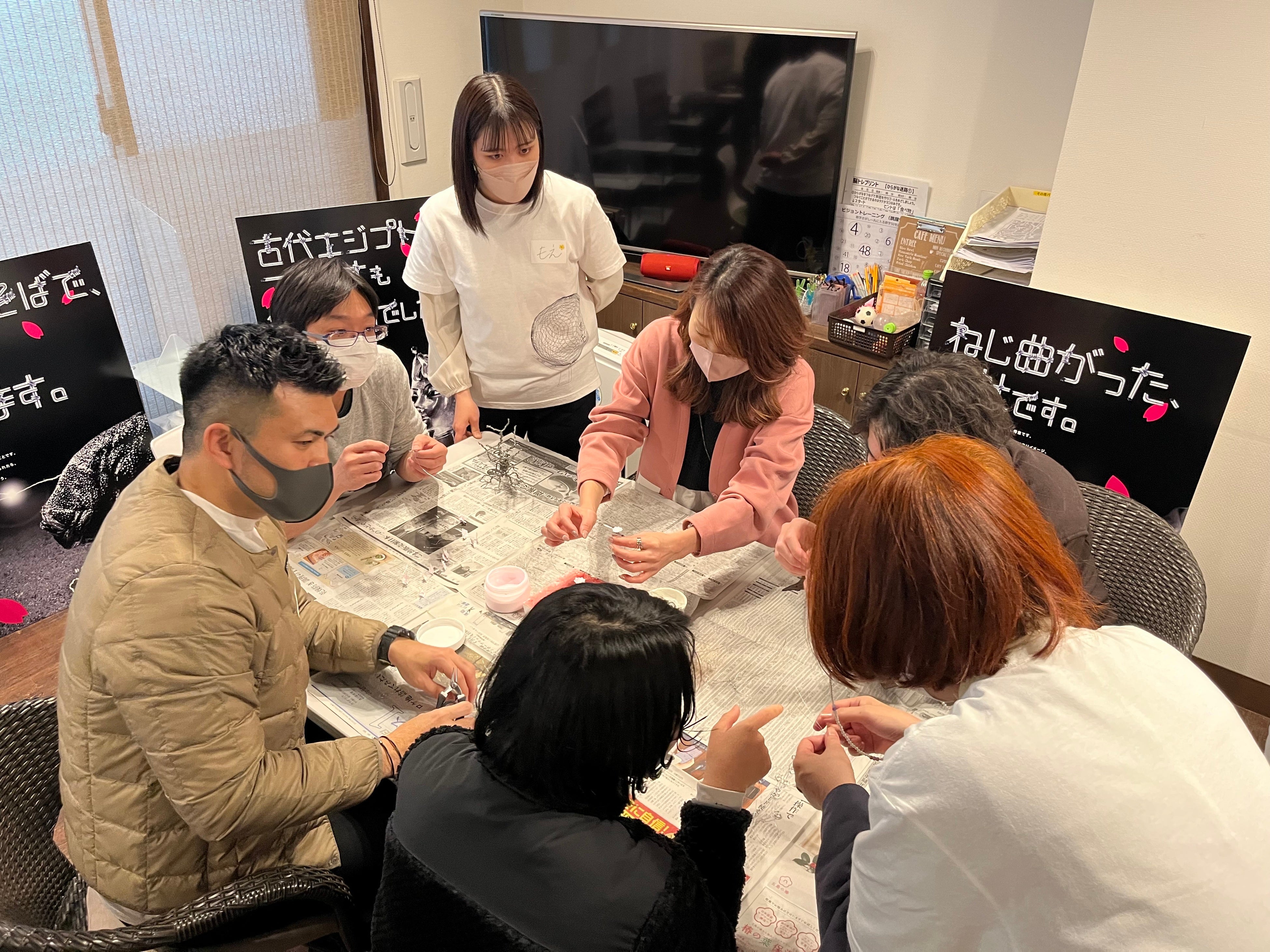 施設や家庭でのリハビリ、待ち時間をもっと楽しく針金メーカーがつくる