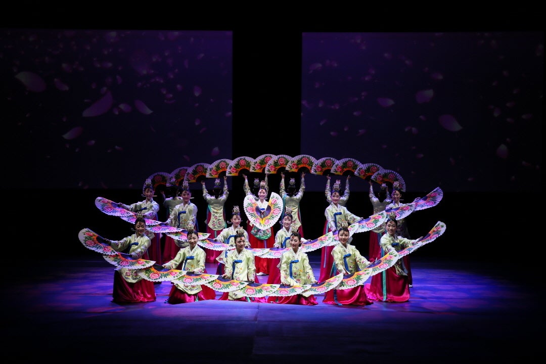 プチェチュム(扇の舞) - 国立釜山国楽院 提供