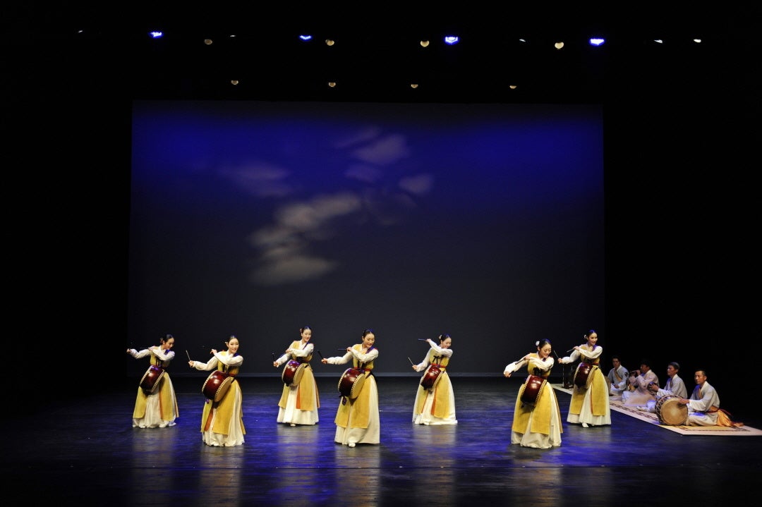 珍島太鼓舞-国立南道国楽院提供