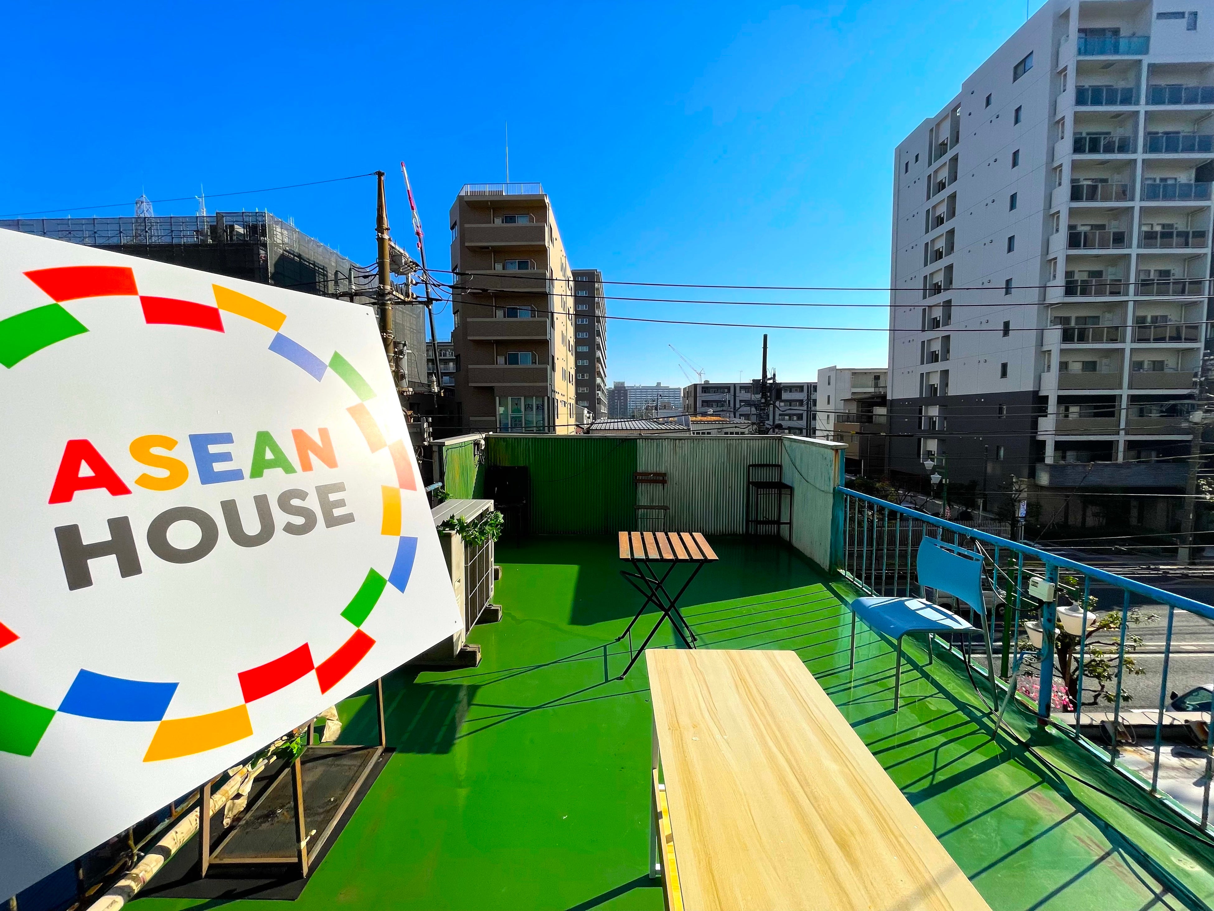 リビングに繋がるテラスではスカイツリーも一望できる