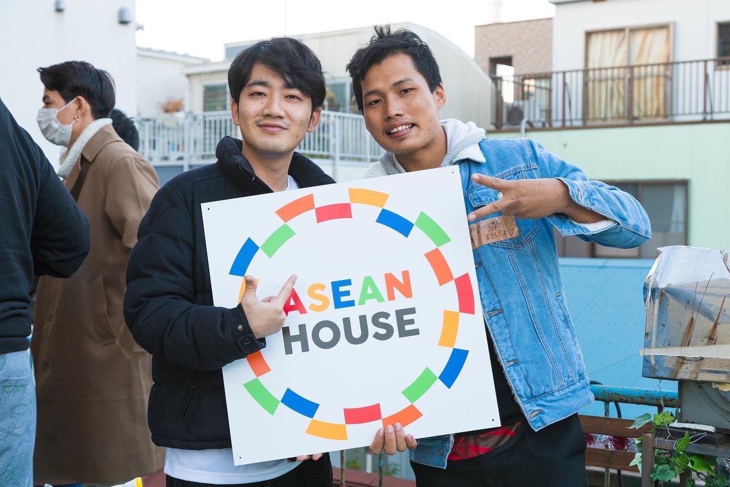 東南アジア人と日本人の交流の様子