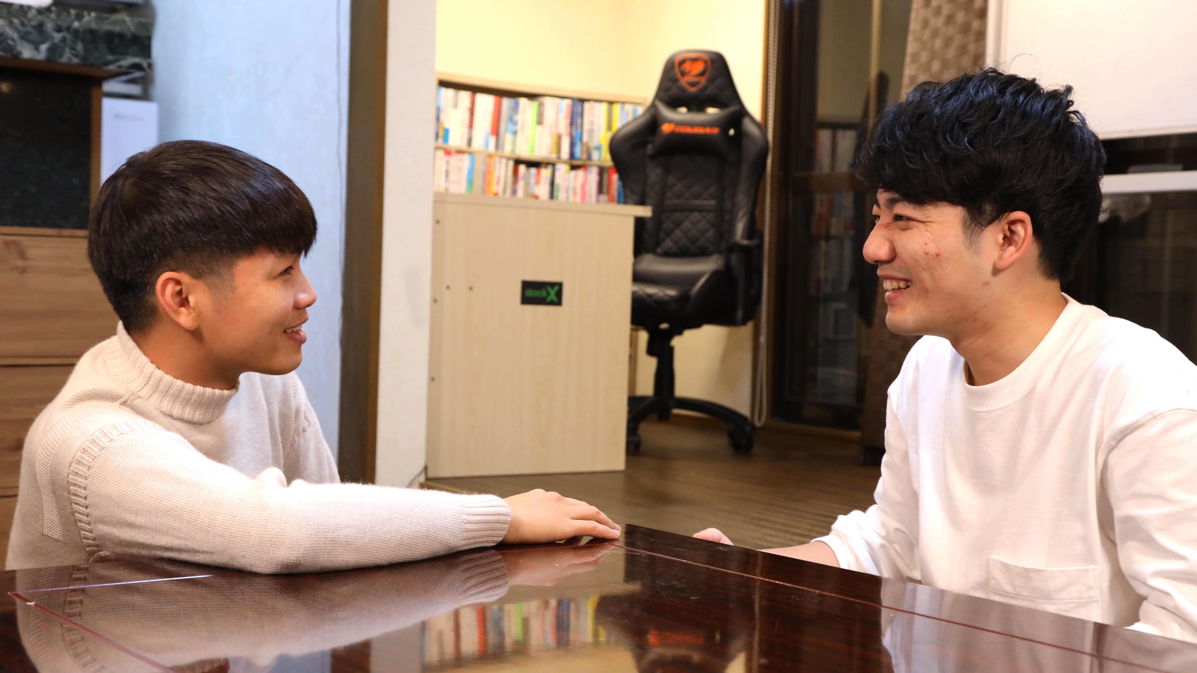 代表の佐々とベトナム人入居者