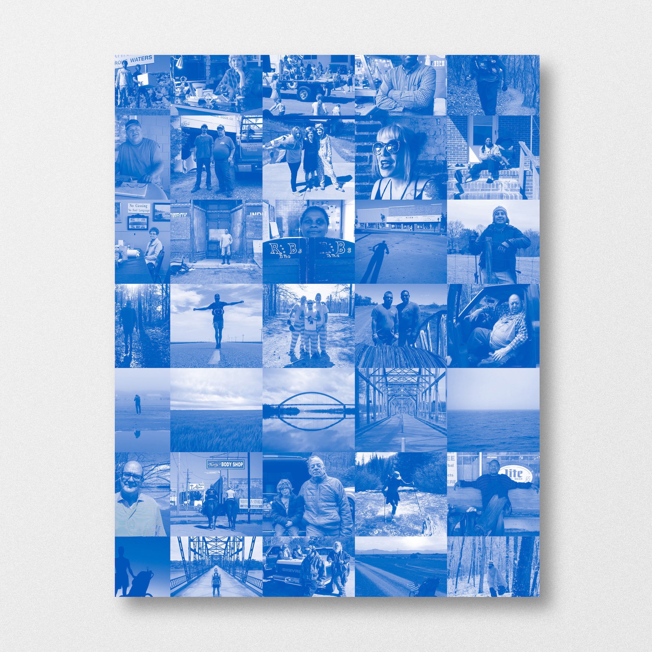 物語に登場する人々が配置された本体