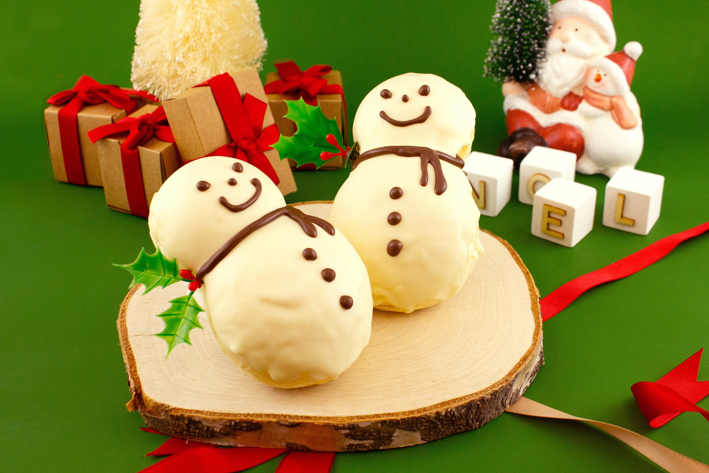 阪急ベーカリー】［12/1開始］サンタさんに雪だるま！赤ワイン仕立ての