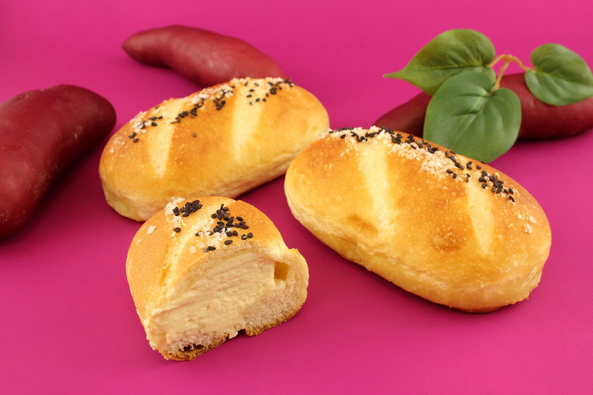 たっぷり入ったお芋クリームに、アクセントのお塩がたまらない旨味を引き出します!