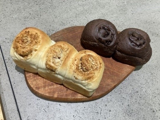 ナッツ食パン・カカオ72%チョコパン