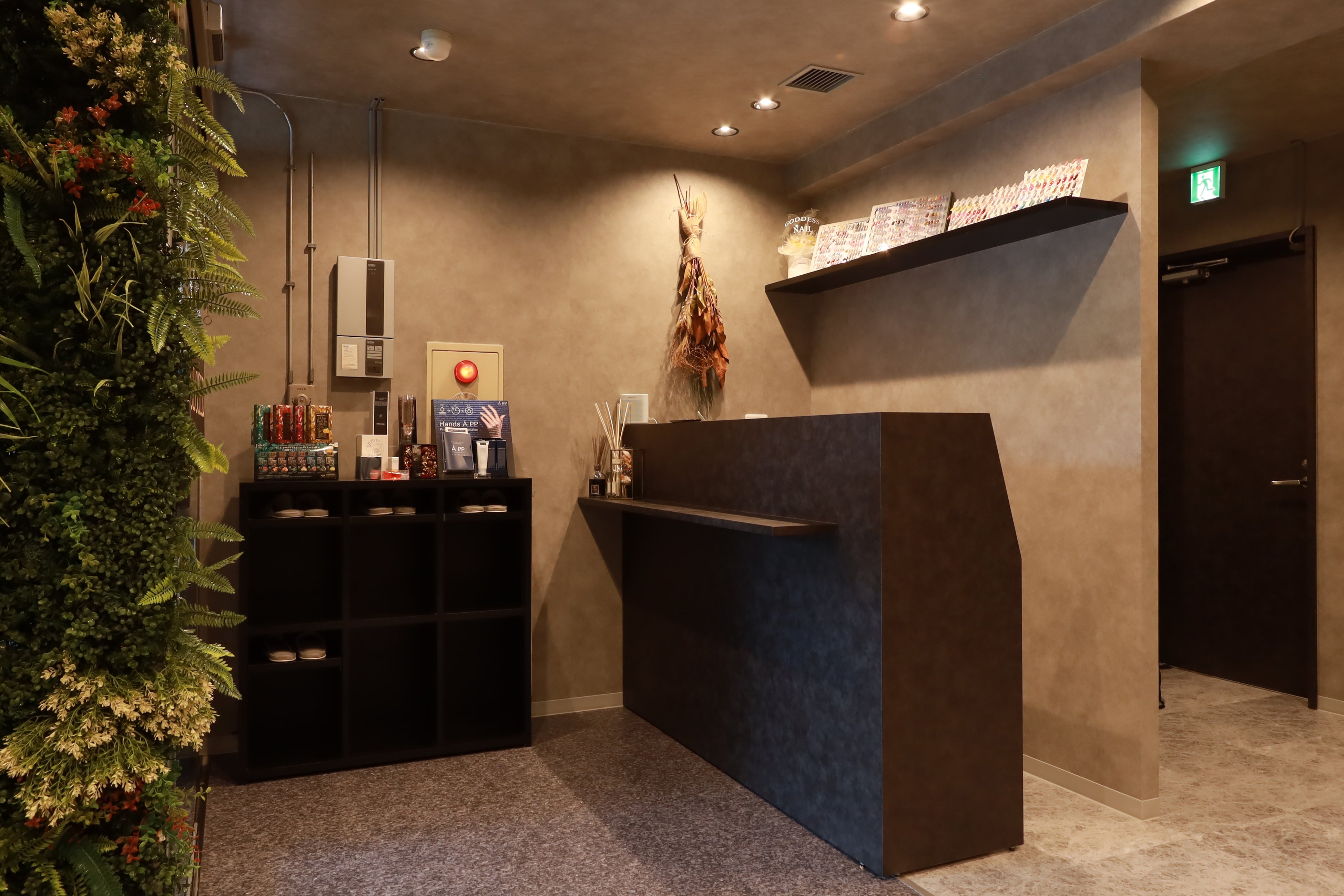 ⾼い品質の空間と施術、そして最強のネイルケアメソッドを惜しみなくお客様とプロのネイリスト達に提供してまいります。乞うご期待ください。