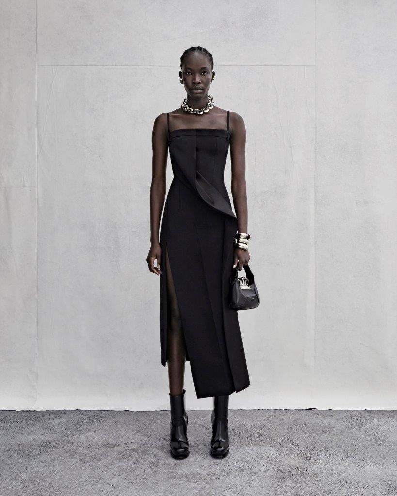 Alexander McQueen】新作バッグ「The Jewelled Hobo」が登場