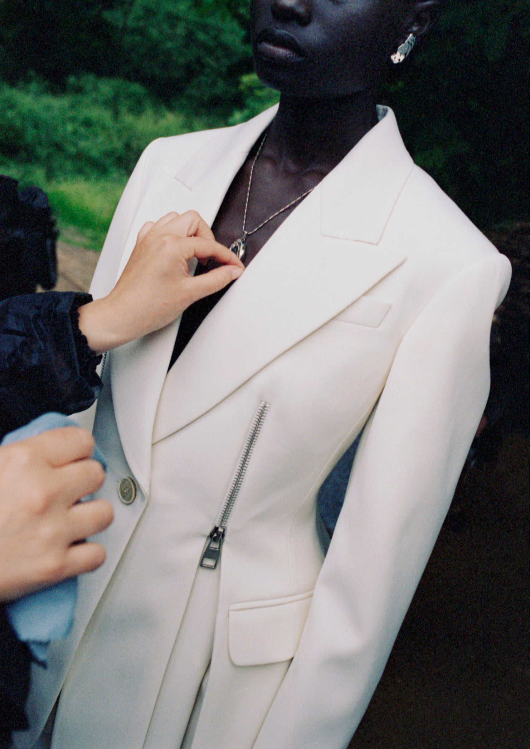 Alexander McQueen】2022年春夏プレコレクションよりテーラード