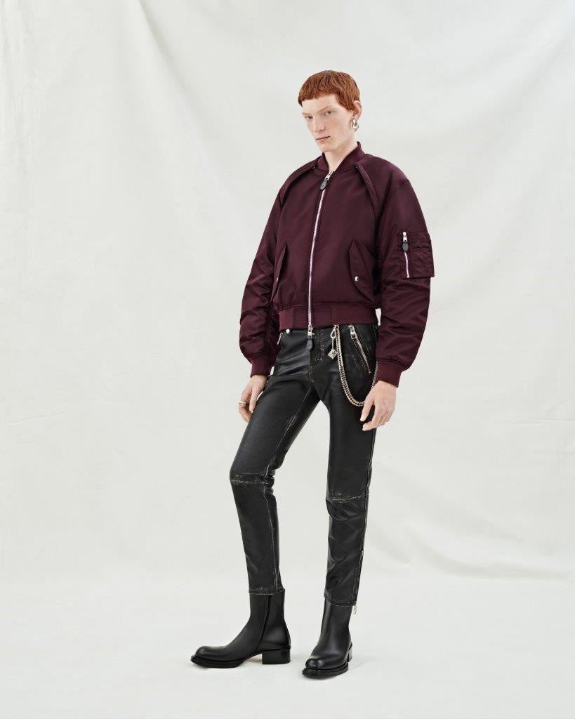 Alexander McQueen】2024年メンズ春夏プレコレクション | 株式