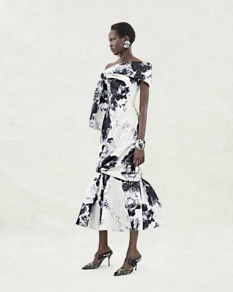 Alexander McQueen】2024年ウィメンズ春夏プレコレクション