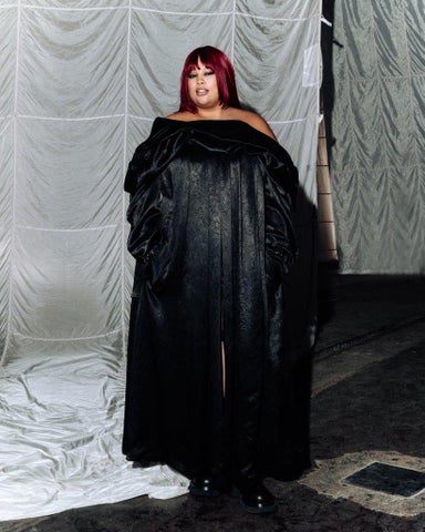 アレキサンダー・マックイーン2024年秋冬コレクションショーにStray Kids I.N、エマ・チェンバレン、ヒーロー・ファインズ・ティフィンら豪華ゲストが登場 アレキサンダー・マックイーン2024年秋冬コレクションショーにStray Kids I.N、エマ・チェンバレン、ヒーロー・ファインズ・ティフィンら豪華ゲストが登場