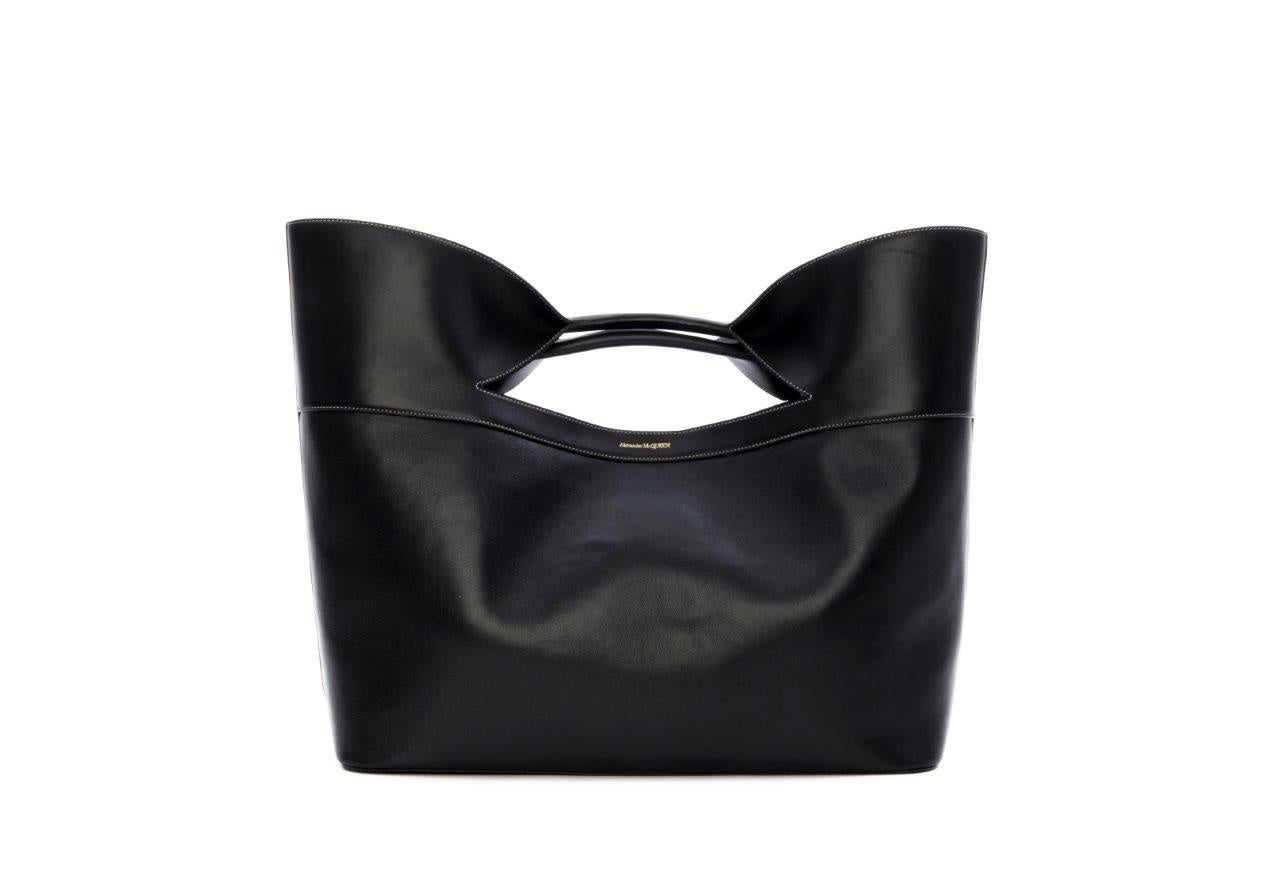 Alexander McQueen】新作バッグ「The Bow」が登場 | 株式会社