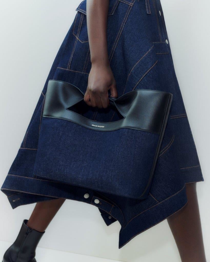 アレキサンダー・マックイーン スモール ボウバッグ Alexander McQueen】新作バッグ「The Bow」が登場 | 株式会社