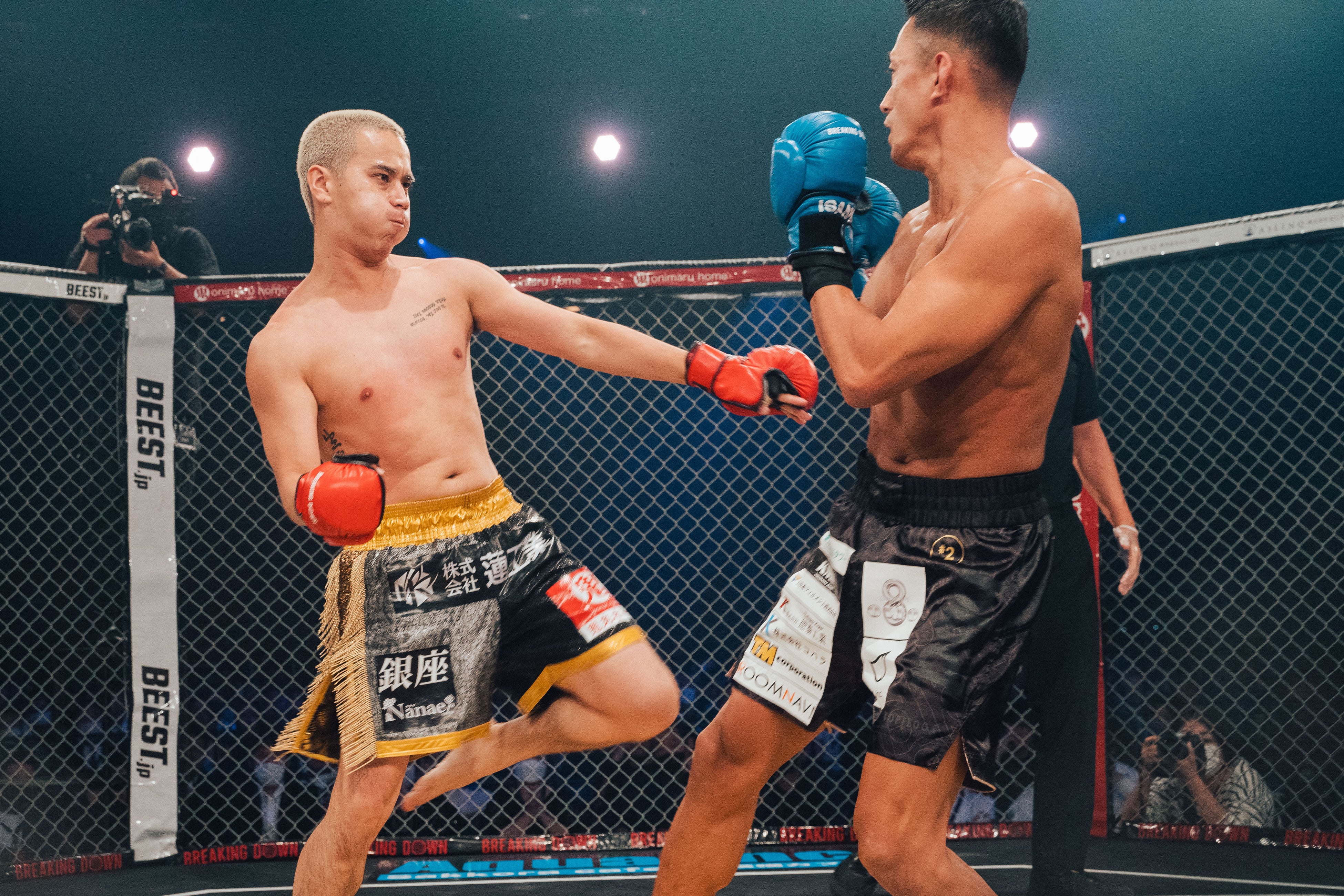 フェザー級スペシャルワンマッチ 66kg 以下：こめお選手 vs. 黒石高大選手