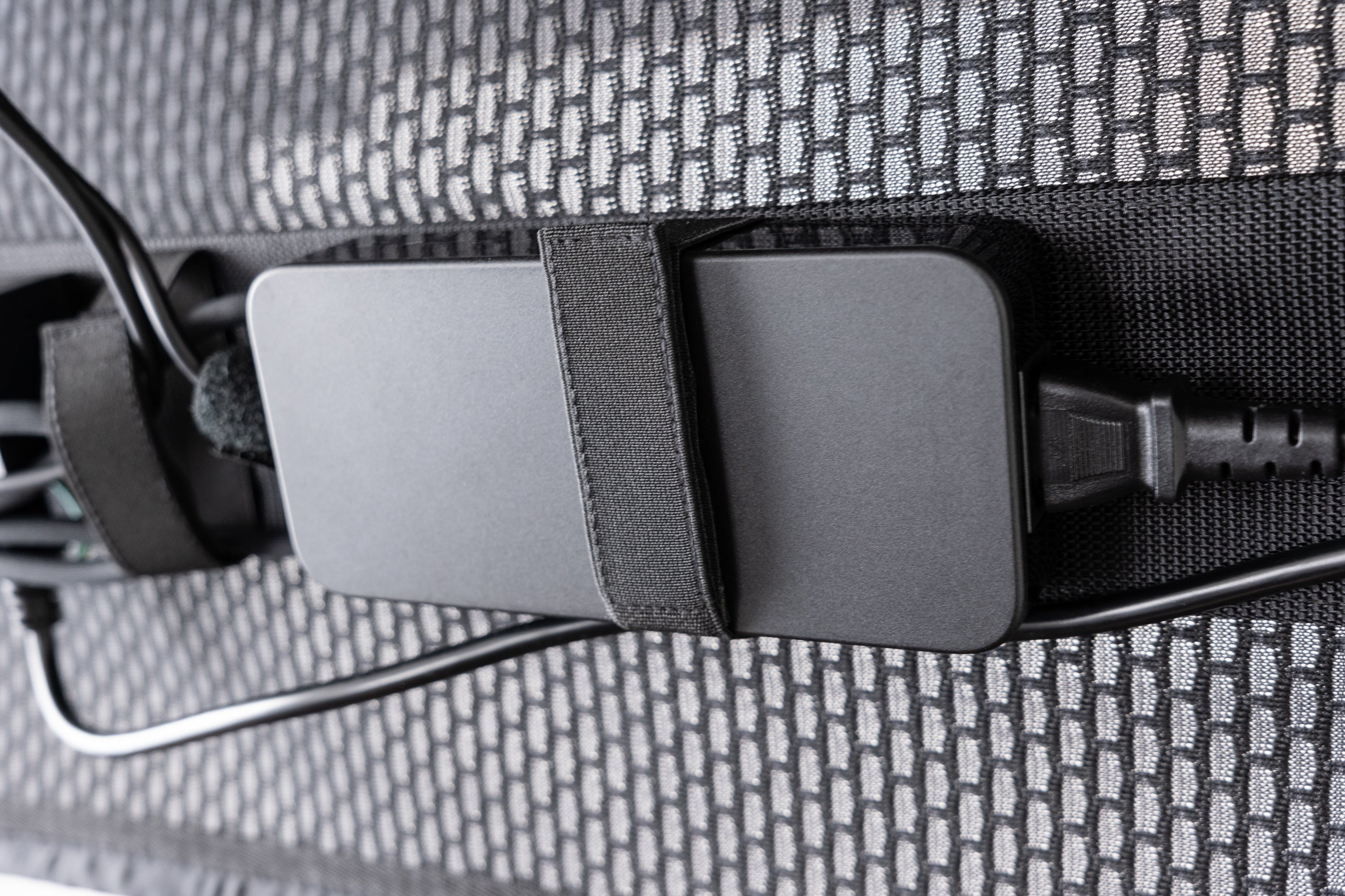 PREDUCTS Mesh Cable Holder Black 未使用に近い MESH CABLE HOLDER | PREDUCTS