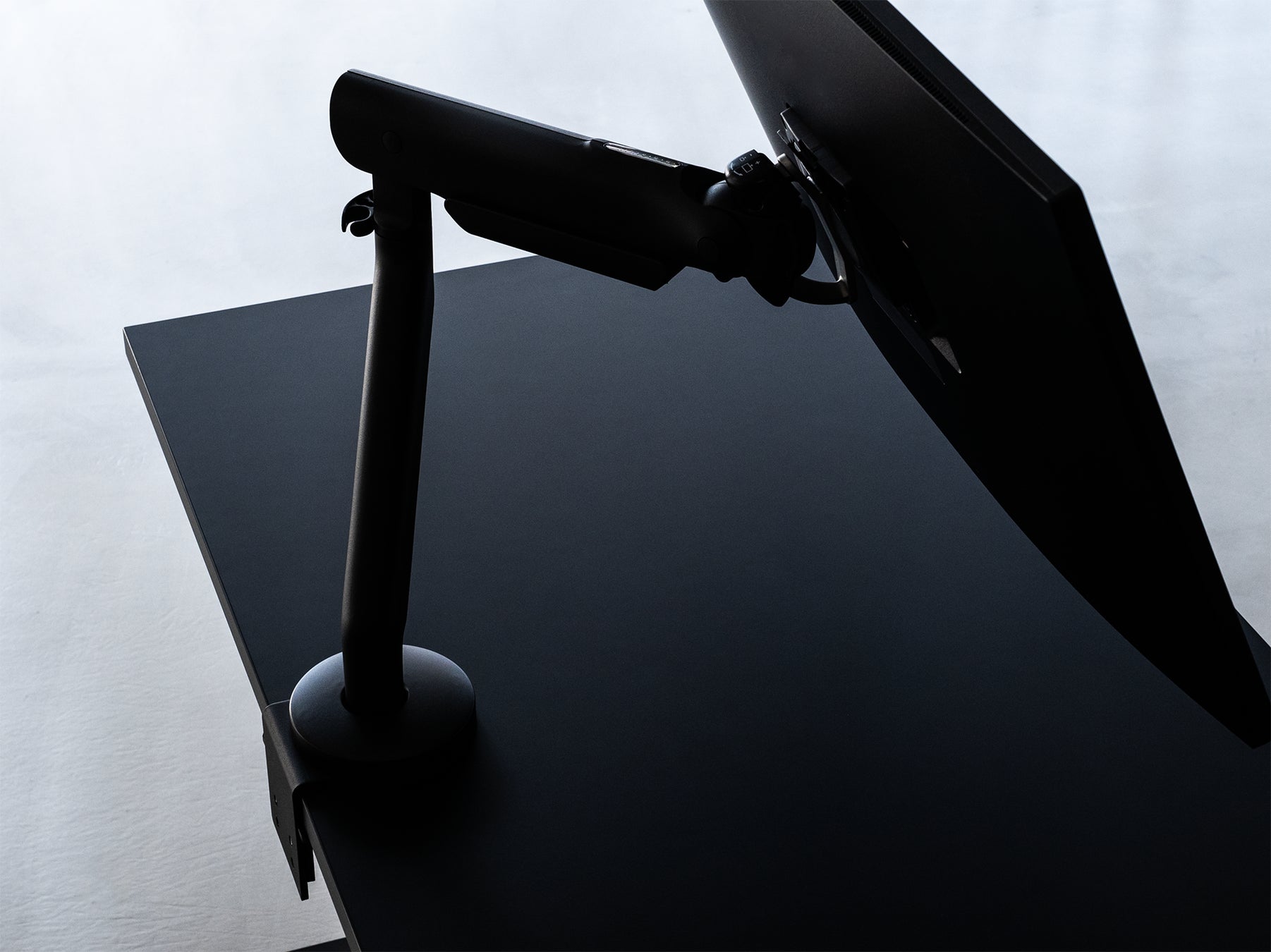 モジュール式拡張デスク『PREDUCTS DESK』の新モデル『METRO DARK モジュール式拡張デスク『PREDUCTS DESK』の新モデル『METRO DARK