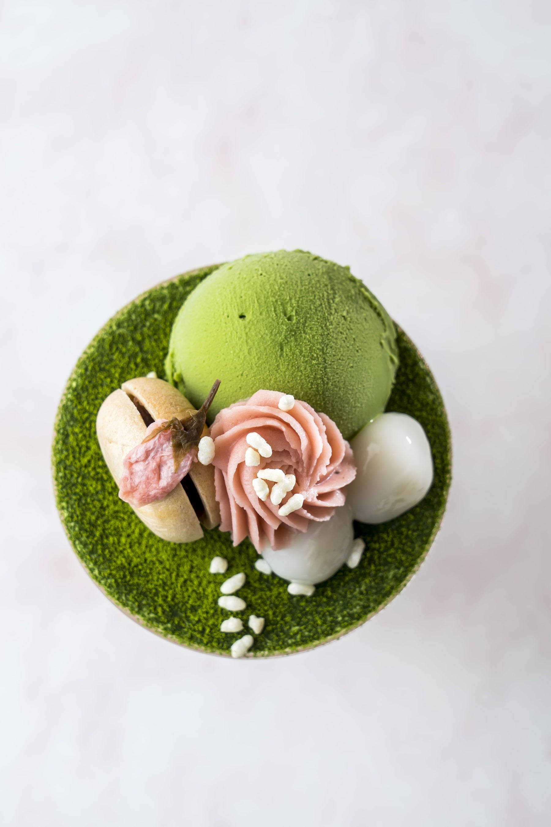 まるで春の枯山水。柔らかな色彩に気品が溢れます。