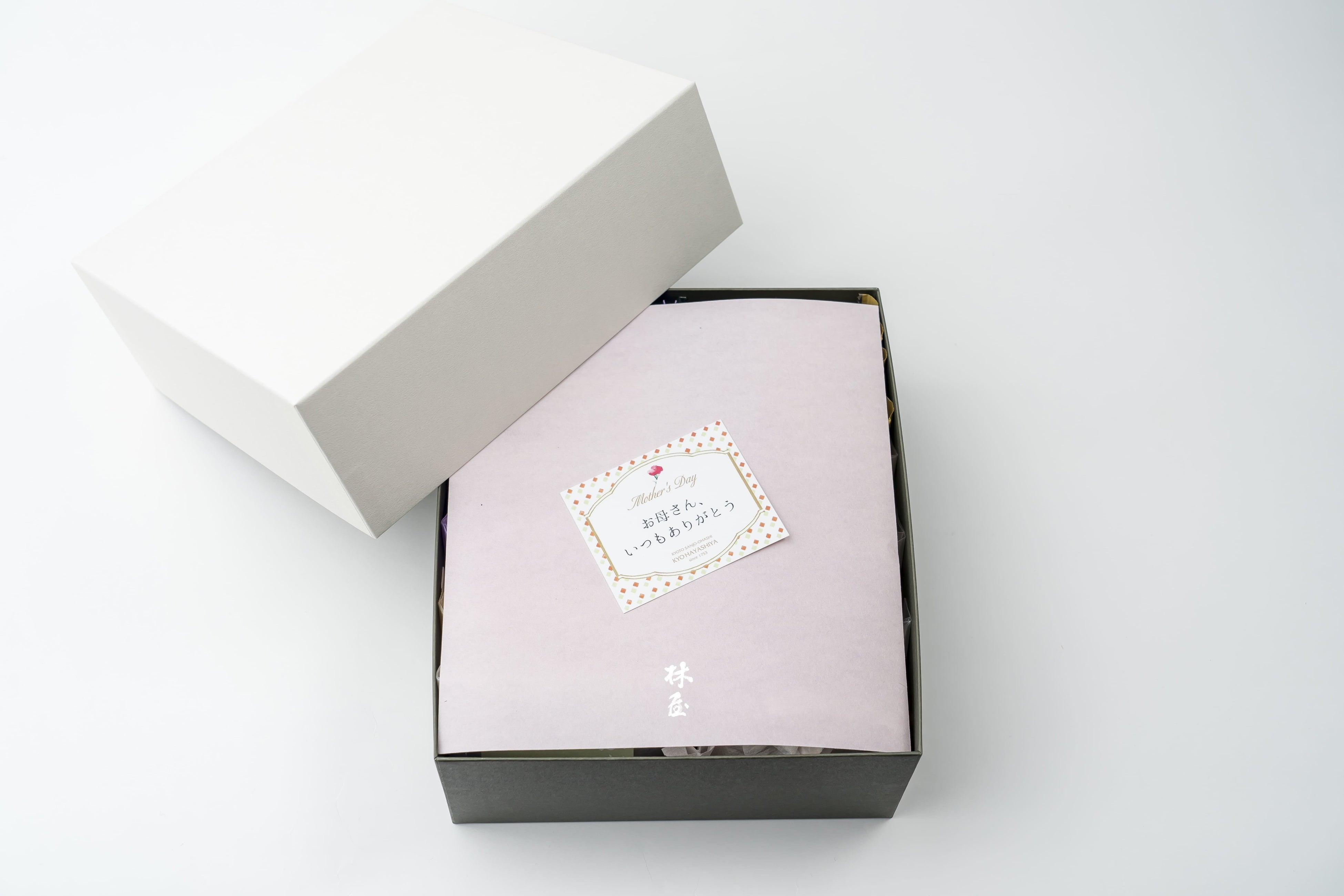 特別な包装に、ありがとうの気持ちを添えて。